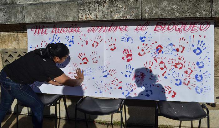 Avispero contra el Bloqueo en la Universidad de La Habana.