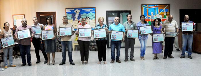 Homenaje de la CTC nacional a la ANIR en el 40 aniversario de su fundación, donde Carmen Rosa López, segunda secretaria de la central de trabajadores hizo entrega al presidente de la ANIR Alfredo Machado López el sello 75 aniversario de la CTC y un cuadro conmemorativo. Además el presidente de la ANIR entregó diploma de reconocimiento por la fecha a los distintos sindicatos nacionales.