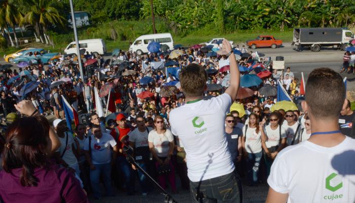 Acto contra el Bloqueo Cujae universitarios de ese recinto piden el fin de bloqueo de eeuu contra cuba.