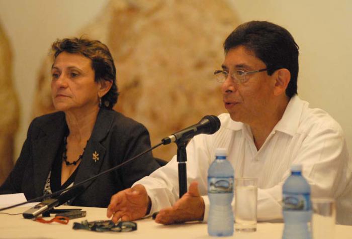 Conferencia de Prensa sobre evento de Turismo. Miriam Rendón (Confederación Panamericana de Escuelas de Hotelería y Turimo),  Ramón Martínez (México, COMPET)