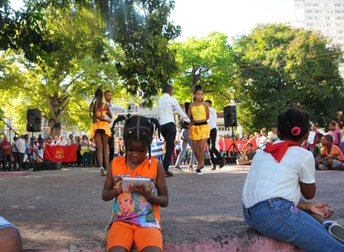 Acto contra el bloqueo norteamericano contra Cuba en el parque Trillo de Centro Habana.