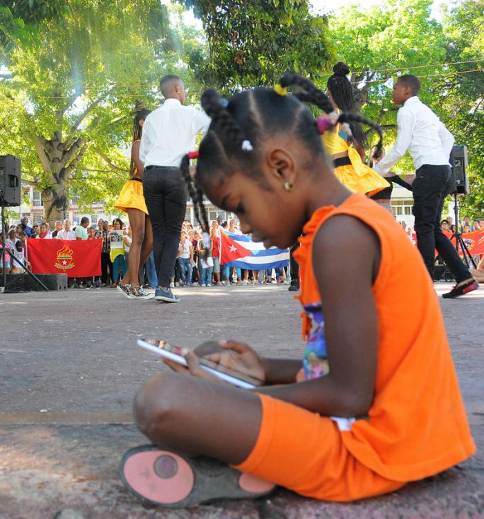 Acto contra el bloqueo norteamericano contra Cuba en el parque Trillo de Centro Habana.
