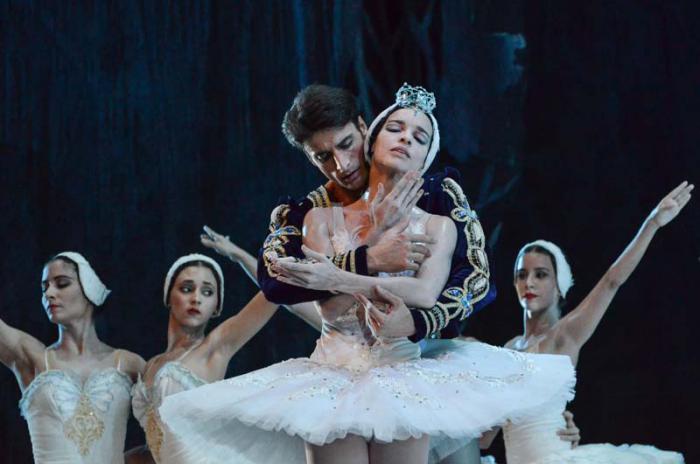 El lago de los cisnes, del Ballet Nacioanal de Cuba, en la Sala Avellaneda y como parte del 25 Festival Internacional de Ballet. Bailo Viengsay Valdes, (Odette) y Moises Martin (Siegfried), del Ballet Nacional de España.