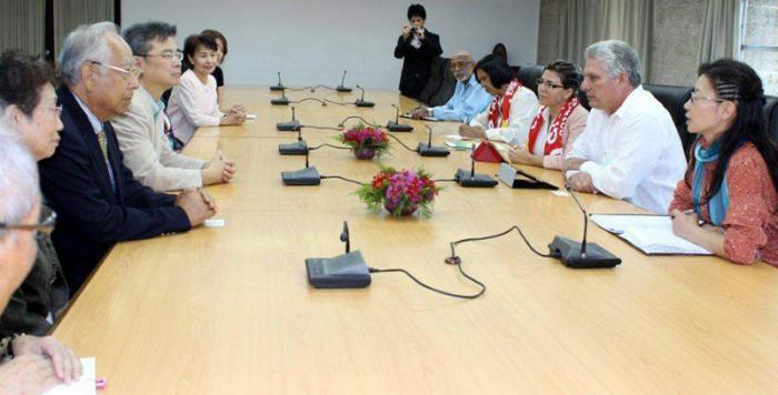 El primer vicepresidente de los Consejos de Estado y de Ministros Miguel Díaz-Canel destacó la labor enaltecedora de los valores humanos que desarrolla el proyecto pacifista Crucero por la Paz.