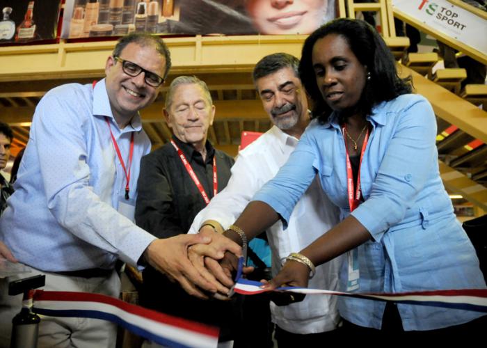 FIHAV 2016 ,34 Feria Internacional de la Habana,inauguracion del pabellon de Chile de izquierda aderecha Rafael Sabat subdere sub director de PROCHI,Abrahan Macique director del Grupo Empresarial Palco,Ricardo Herrera embajador de Chile e Ileana Nuñez viceministra de Comercio.