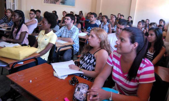 Estudiantes de Licenciatura en Turismo.