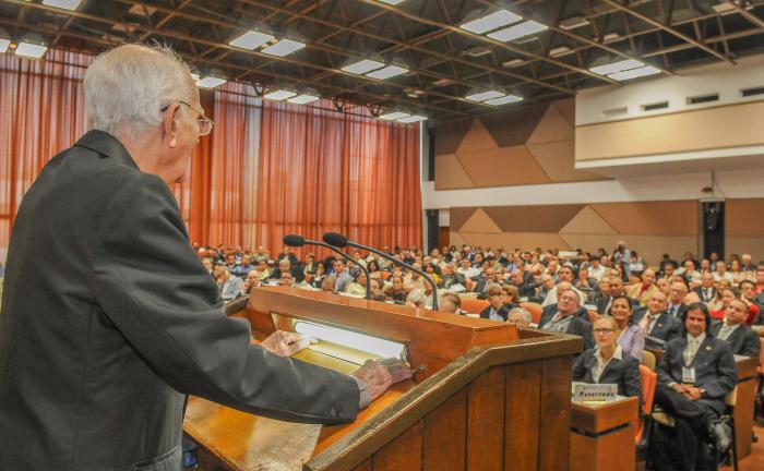 XIII Congreso Cubano de Cirugìa Profesor Eugenio Selman HouseinAbdo in memorian, en el Palacio de Convenciones de La habana, Gilberto Pardo Gòmez,
Doctor en Ciencias
Maestro de cirujanos