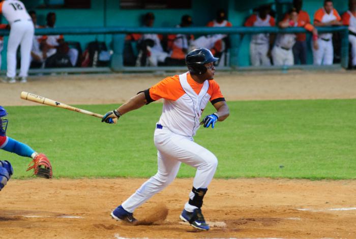 Alexander Malleta decidió el partido de pelota de su equipo Villa Clara ante Matanzas