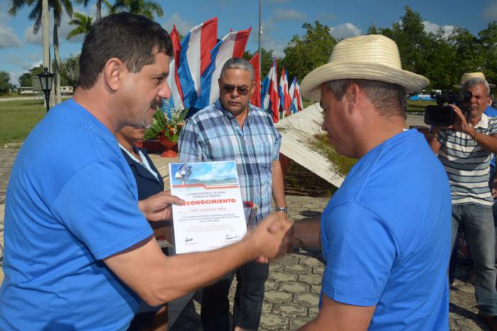 Recibimiento a colaboradores holguineros que ayudaron en la recuperación de Guantánamo