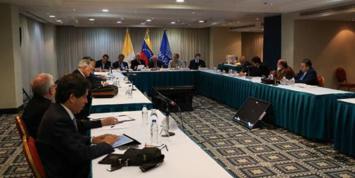 Gobierno Bolivariano y oposición ratifican compromiso por la paz y la democracia del país