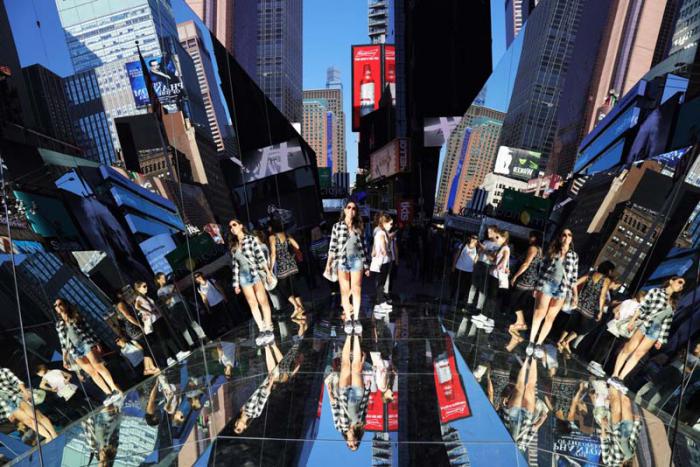 Instalación de Rachel Valdés Camejo en la neoyorquina Times Square. 