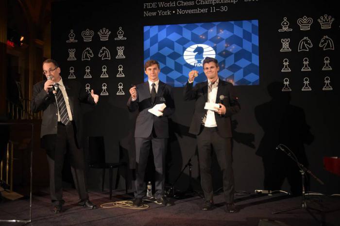 Magnus Carlsen y Sergey Karjakin entablaron en su quinto enfrentamiento.