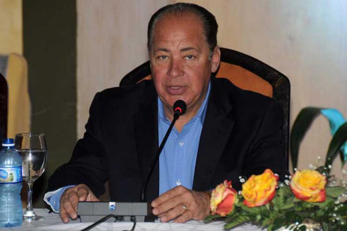 El gobernador de Virginia Occidental, Estados Unidos, Earl Ray Tomblin
