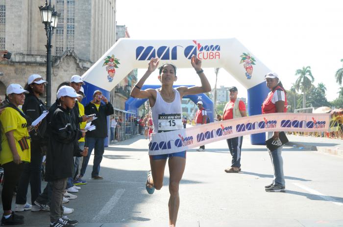 Marabana 2016,Misledys Varga Hernandez ganadora dela maraton de 42 km femenino