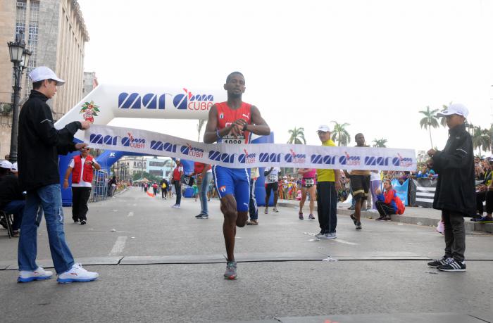 Marabana 2016, Richer Peréz Cobas ganador de la maraton de 21 km  masculino