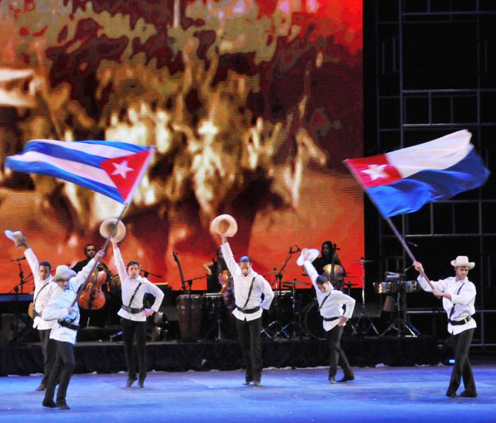Gala artisco cultural por el 60 Aniversario de las FAR.(foto Jorge Luis Gonzàlez) 25-11-16 Gala04N9 con la compañia Lizt Alfonso Dance Cuba.