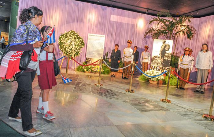 El Pueblo de la Capital rinde Tributo al Comandante en Jefe Fidel Castro Rùz en el Memorial Josè Martì