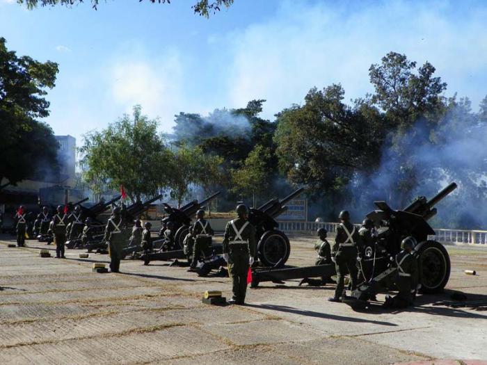 El homenaje al Comandante en Jefe fue asumido por artilleros de la Unidad de la Gloria Combativa Protesta de Baraguá. 