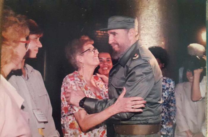 Haydée Díaz junto a Fidel en una de las tantas visitas del Comandante en Jefe al Memorial José Martí. 