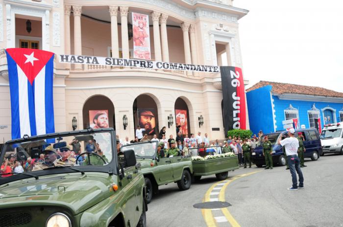 Frente a la antigua Sociedad El Progreso. Foto Vicente Brito