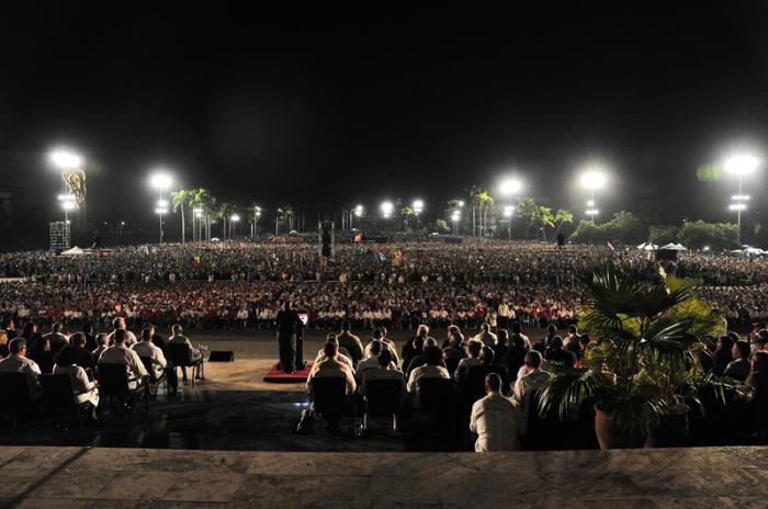 Acto de masas en homenaje póstumo al Comandante en Jefe Fidel Castro en la Plaza de la Revolución Mayor General Antonio Maceo de Santiago de Cuba.