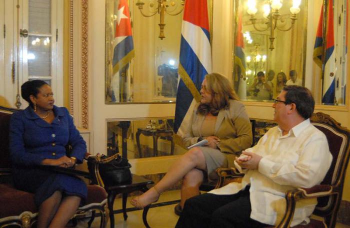 June Soome (Secretaria general de la AEC). Bruno Rodriguez (Ministro del MINREX)