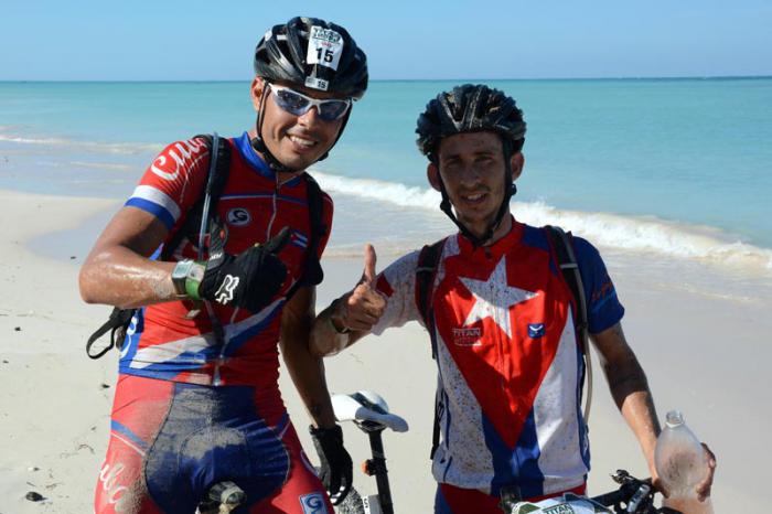 Yoandy Freire (izquierda) y Álvaro Soca fueron los puntales de la selección masculina cubana. 