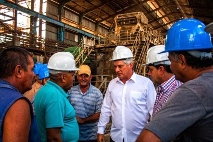 Diaz-Canel dialogó con directivos y trabajadores del central Majibacoa