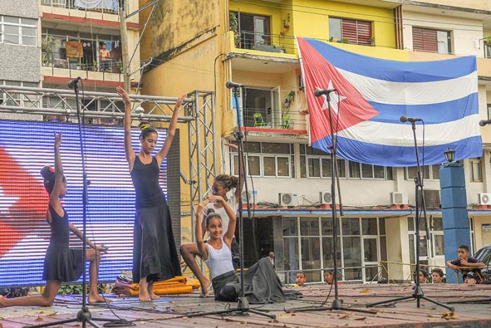 estudiantes y jóvenes se movilizaron en los principales parques y plazas del país para participar en el avispero Mi Cuba con derechos, en el contexto de la Jornada Na­cional por los Derechos Humanos