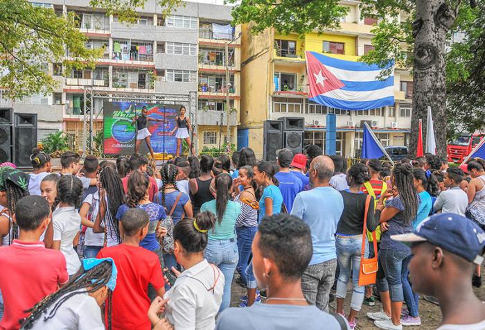 estudiantes y jóvenes se movilizaron en los principales parques y plazas del país para participar en el avispero Mi Cuba con derechos, en el contexto de la Jornada Na­cional por los Derechos Humanos