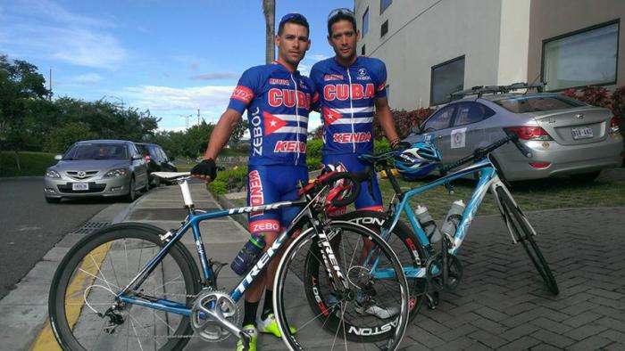 Félix Nodarse (izquierda) y José Mojica serán dos de las principales cartas cubanas en la Vuelta a Costa Rica.