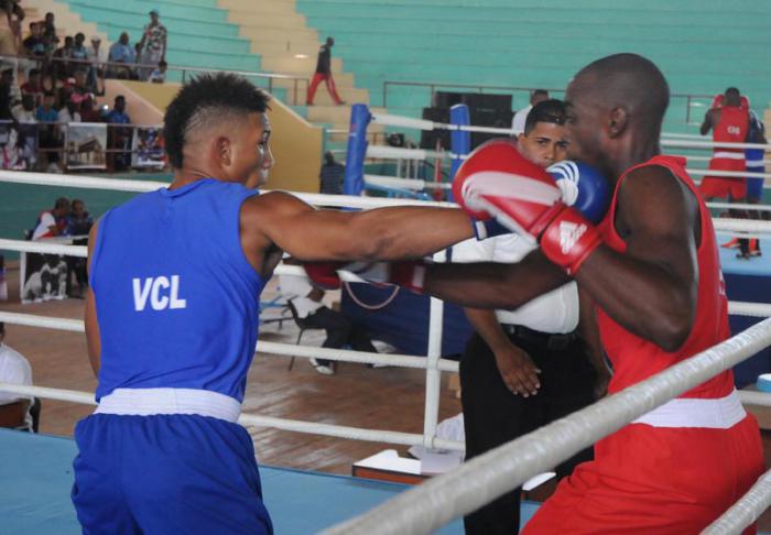 Torneo Nacional Playa Giron combate de los 81 kg entre Yiosvaldo Gonzalez de Pinar del Rio de color rojo y Osvary Morell de Villa Clara color azul