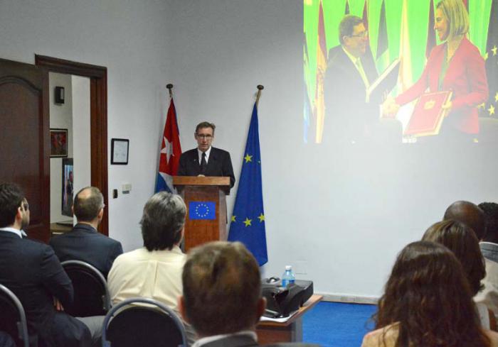 Conferencia de Prensa en la Sede de la Unión Europea en Cuba. Alain Bothorel (Ministro Consejero de la Representación de la Unión Europea)