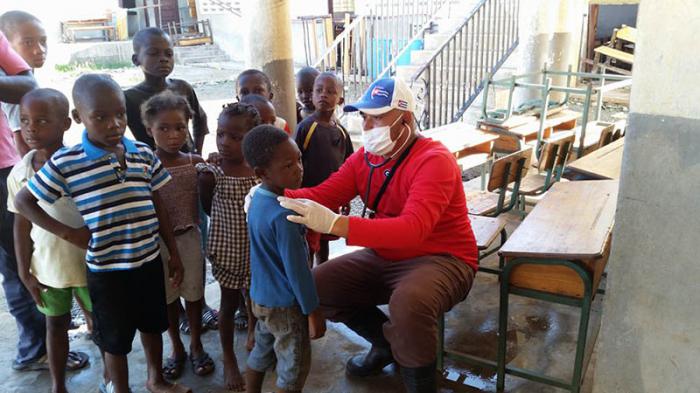 Médicos de la brigada Henry Reeve en el sur de Haití