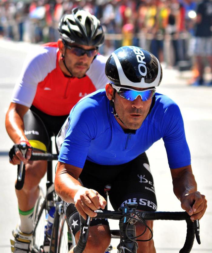tercer clasico ciclistico a cuba 1mera etapa ganador Jean Carlos Arias de las tunas. circuito en la ciudad de Guantanamo.