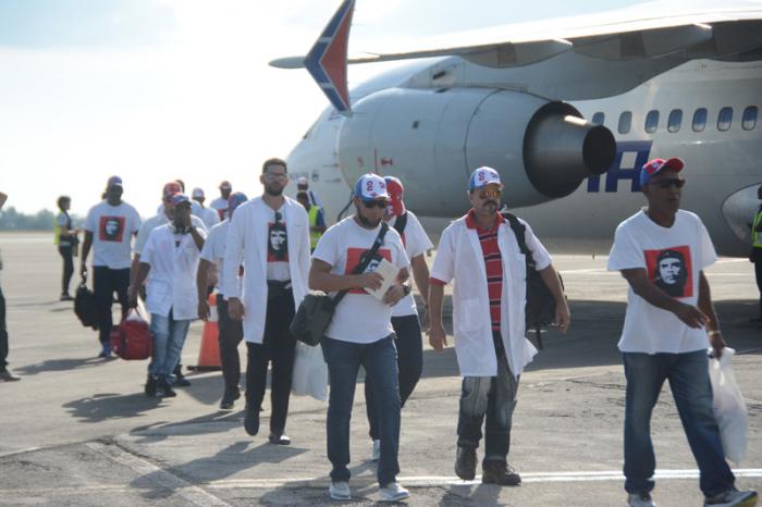Llegada a Cuba de la brigada médica Henry Reeve que estaba en Haití prestando ayuda a los damnificados del huracán Matthew.