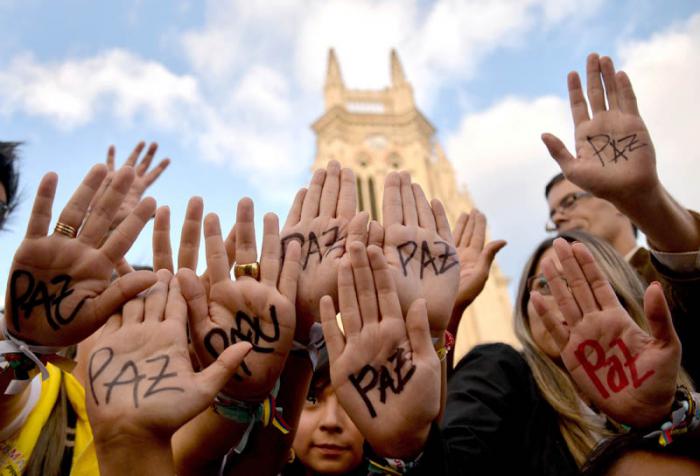o que aconteció fue el primer paso para implementar el acuerdo de paz luego de más de 50 años de conflicto armado con las FARC-EP. 