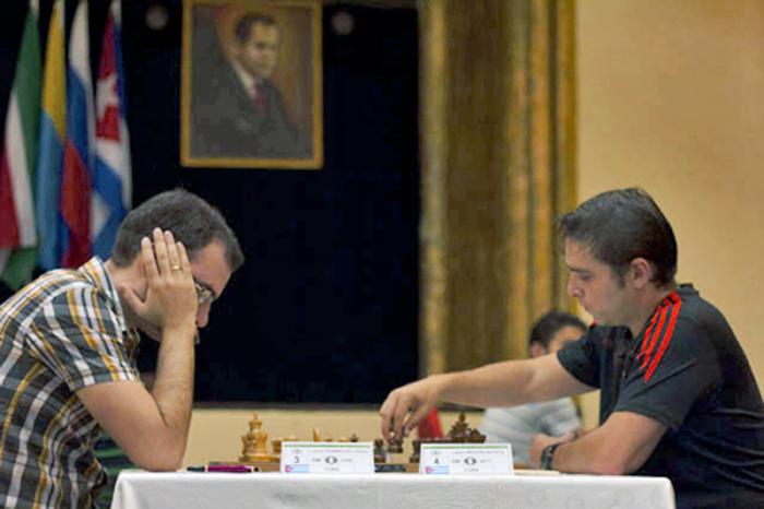 Leinier (izquierda) y Bruzón, iniciarán el 2017 como los dos hombres de más alto ELO en Cuba.  