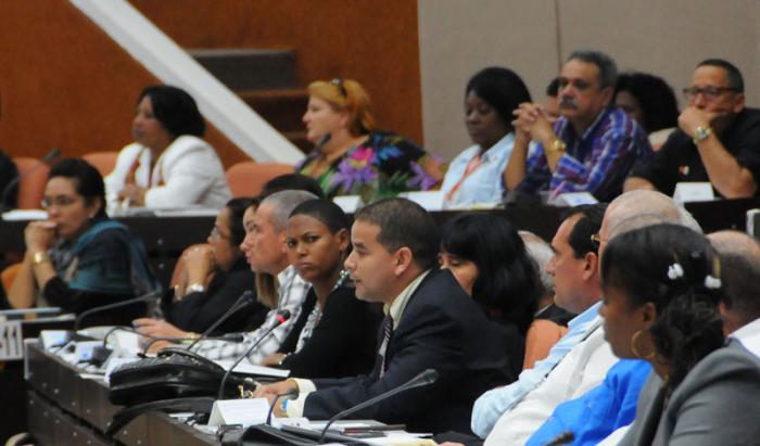 ANPP,  Octavo9 período ordinario de sesiones VIII Legislatura, presidida por el general de ejército Raúl Castro Ruz, presidente de los Consejos de Estado y de Ministros y Primer secretario del Comité Central del Partido.