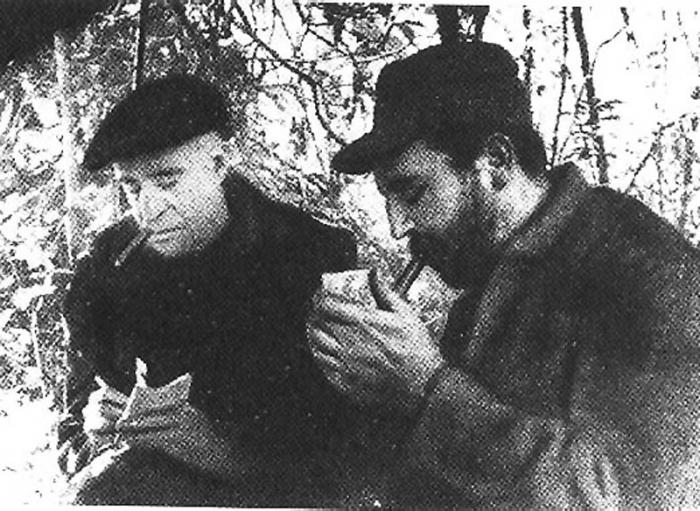 Herbert Matthews (izquierda) corresponsal del periódico New York Times, logró su entrevista con Fidel Castro en la Sierra Maestra, esta tuvo un agran impacto tanto dentro de Cuba como a nivel internacional, pues hasta ese momento el gobierno del dictador Fulgencio Batista y los medios de prensa no daban información real de la lucha en Cuba.