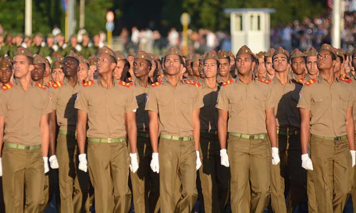 Desfile Militar por el Anviersario 60 de las FAR y Desembarco del Yate Granma