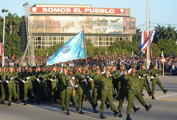 Desfile Militar por el Anviersario 60 de las FAR y Desembarco del Yate Granma