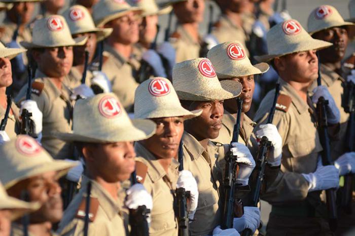 Desfile Militar por el Anviersario 60 de las FAR y Desembarco del Yate Granma