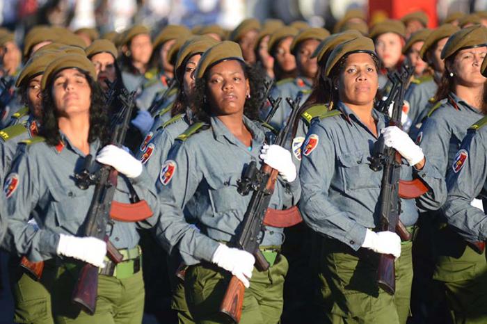 Desfile Militar por el Anviersario 60 de las FAR y Desembarco del Yate Granma