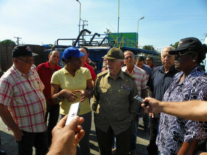 Ramiro Valdés en la potabilizadora del Caney