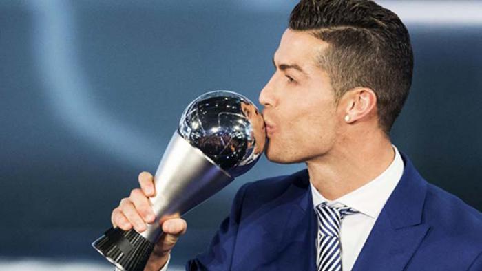 Cristiano Ronaldo y el premio The Best.