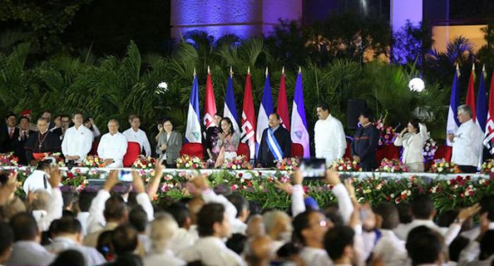 Ceremonia de investidura del reelecto mandatario nicaraguense Daniel Ortega y Rosario Murillo como vicepresidenta. foto: El 19