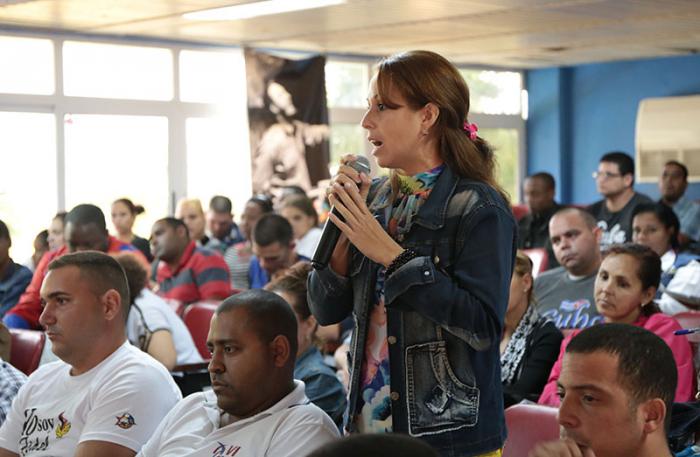 Seminario Nacional de la UJC. José Ramón Machado Ventura, Segundo Secretario del Comité Central del Partido Comunista de Cuba, preside el encuentro con los jóvenes, junto a Sucely Morfa González, primera secretaria de la UJC. Escuela de la CTC Lázaro Peña.