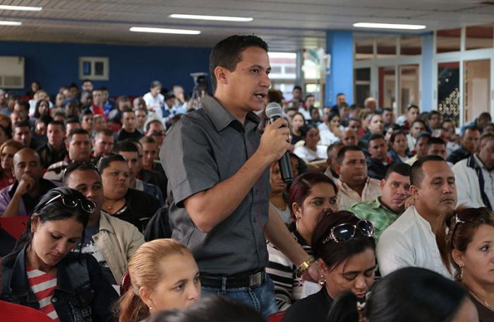 Seminario Nacional de la UJC. José Ramón Machado Ventura, Segundo Secretario del Comité Central del Partido Comunista de Cuba, preside el encuentro con los jóvenes, junto a Sucely Morfa González, primera secretaria de la UJC. Escuela de la CTC Lázaro Peña.