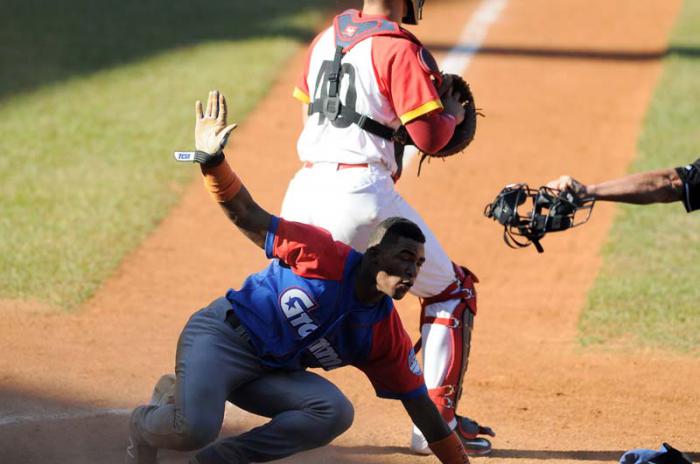 Serie-56-Play-Off-MTZ-GRM 7mo play GM pasa a la Final Jonron con bases llenas de Yoelquis CESPEDES